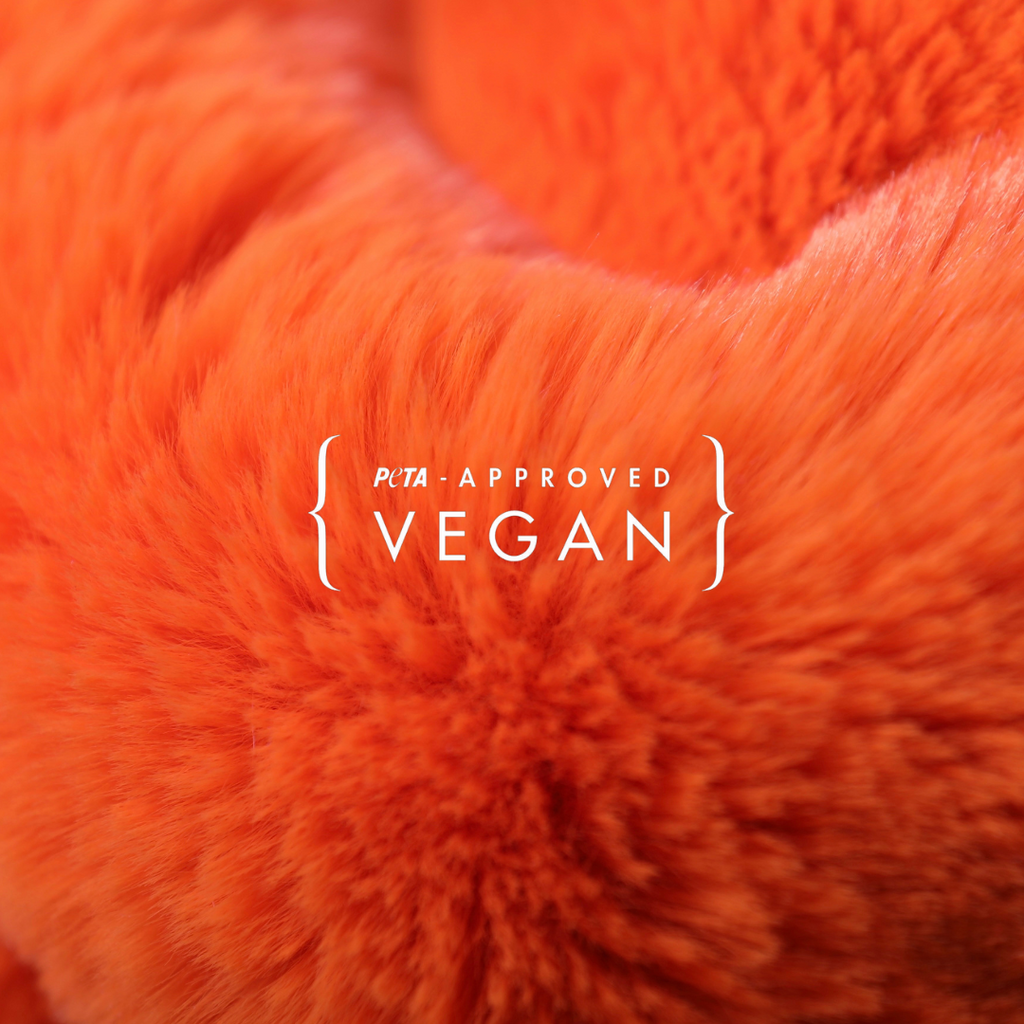 Le Tapis Rouge Paris - PETA : Tapis Vegan en fourrure synthétique